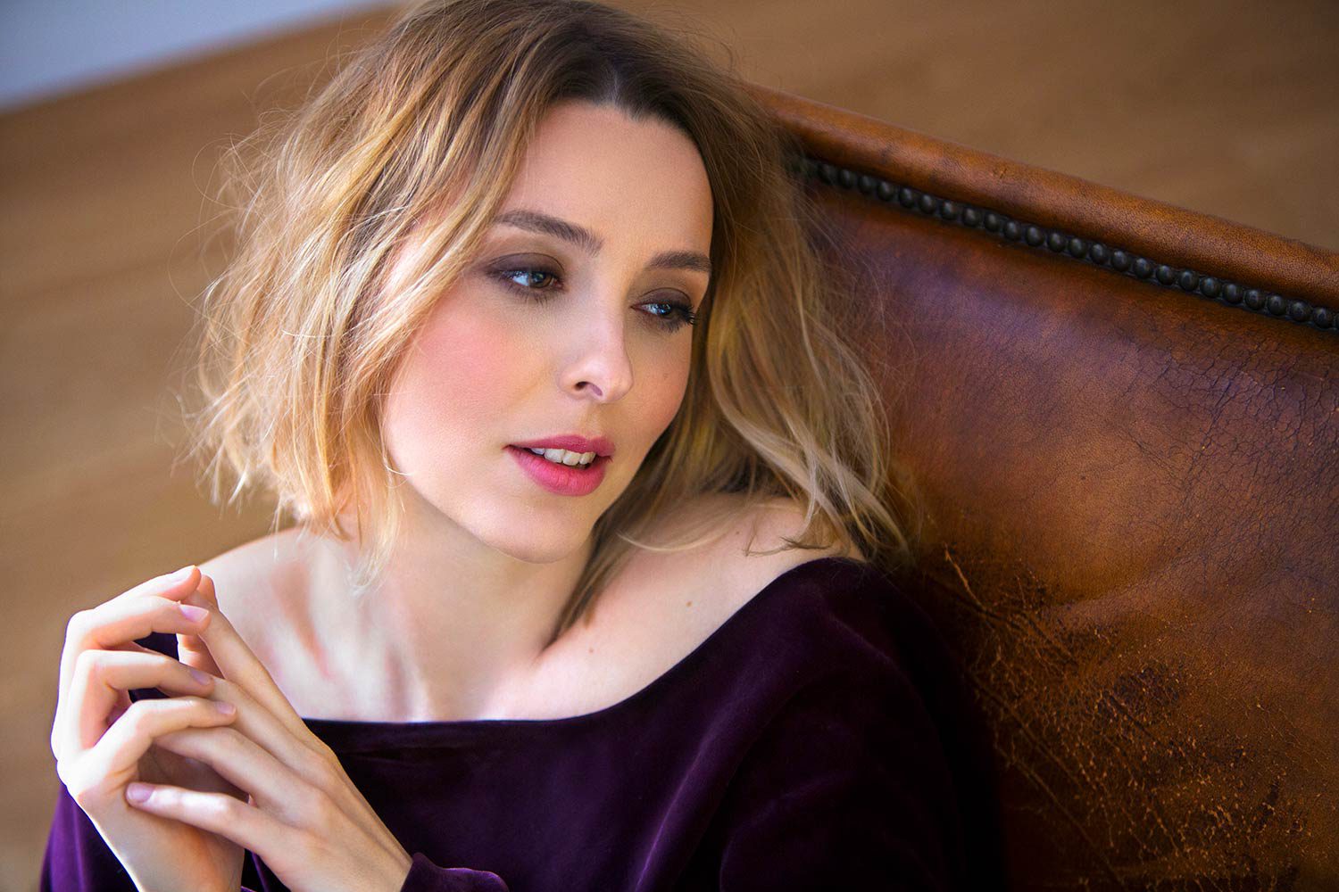 Judith-Jauregui-X-promo-sofa